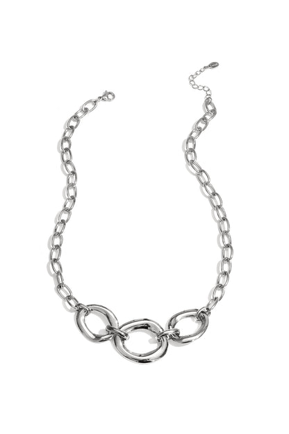 Collier orné de pierres rondes imposantes