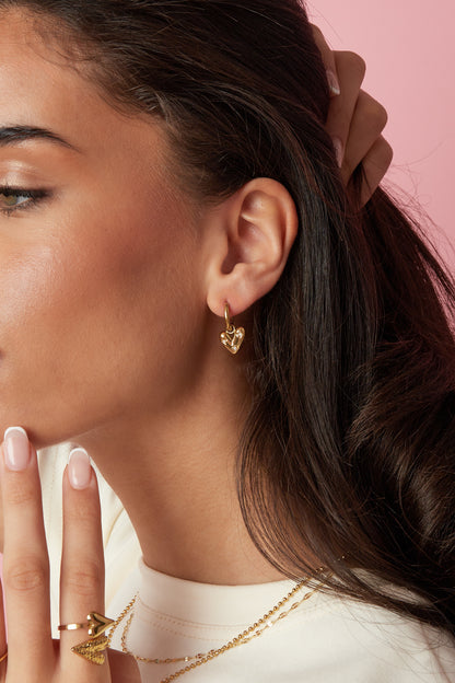 Earrings with heart-shaped pendant and zircon